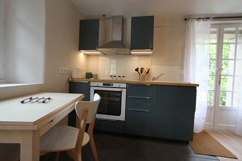 Kitchen in the cottage in Saint-Malo, La Haute-Flourie